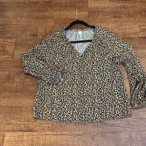 Old Navy size medium leopard print gloves.